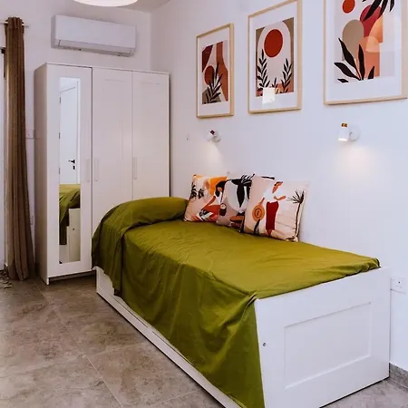 Spacious 3br Terrace Near Qawra Seafront *