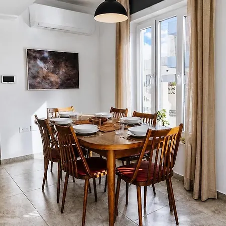 Spacious 3br Terrace Near Qawra Seafront