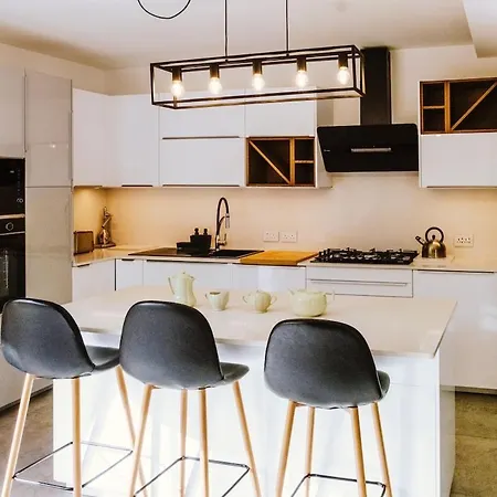 Spacious 3br Terrace Near Qawra Seafront 세인트폴스베이